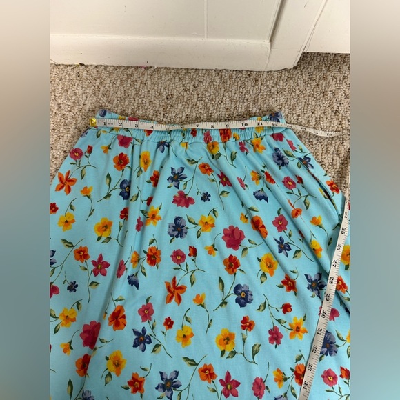 Talbots Floral Top with skirts  Multicolor floral  Blooms  size M - Picture 7 of 9